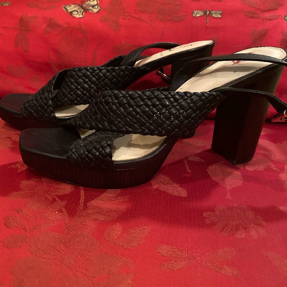 Signature Vero Cuoio Plaftorm Criss Cross heels. Size 11